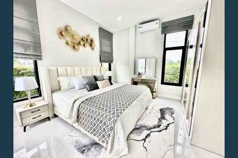 บ้านเดียวพร้อมสระว่ายน้ำ