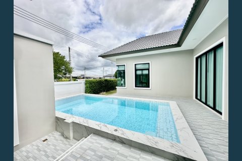 บ้านเดียวพร้อมสระว่ายน้ำ